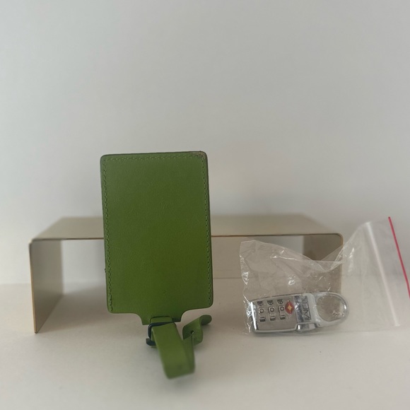 PENDING: Y2K Green Tumi Luggage Tag, Lock, comes with original manual - Picture 7 of 10